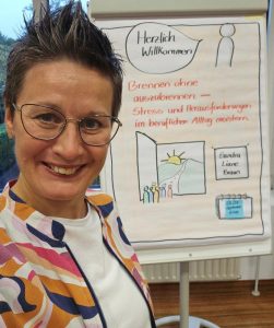 Sandra Liane Braun entspannt im Workshop